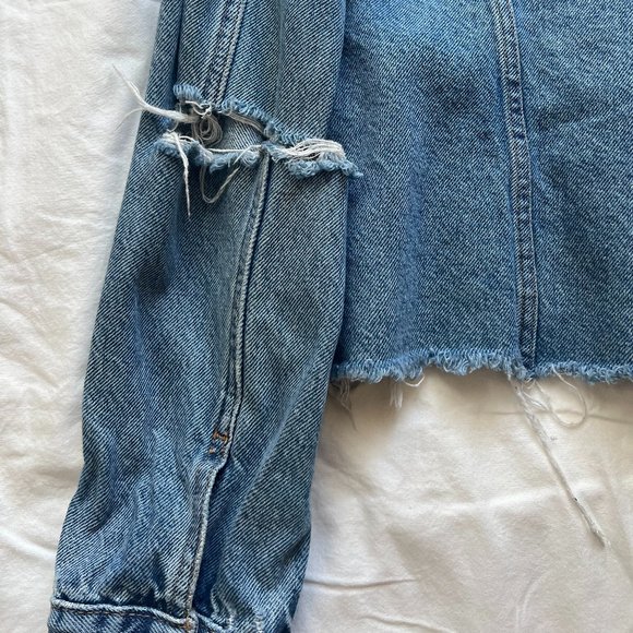 Distressed Levi's trucker jean denim jacket - Small - Picture 2 of 5